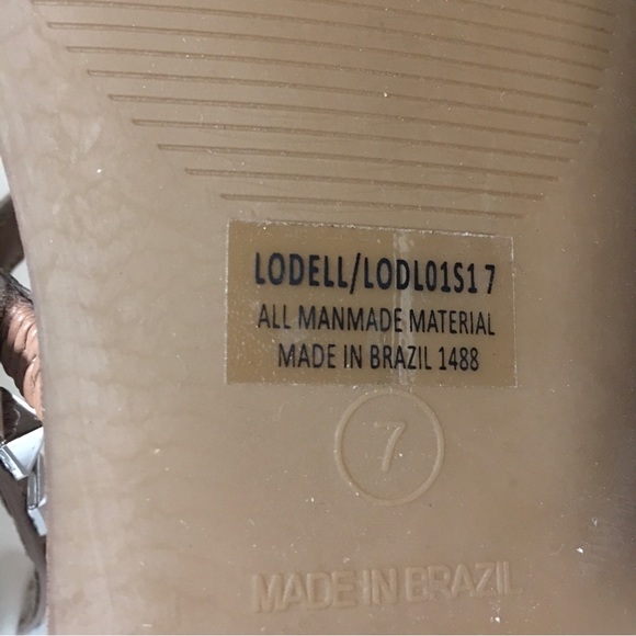 Steve Madden Sandals Flats Lodell Silver Sz 7 Spikes Like New worn once - Picture 7 of 9